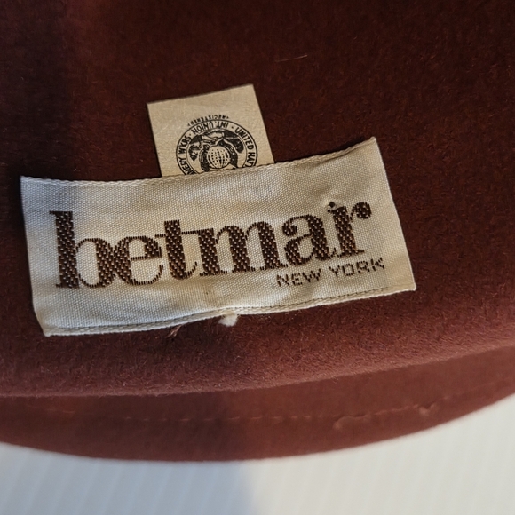 Betmar New York 100% Wool Hat Cowboy Fedora Style Red Rust Designer Feather Band - Picture 10 of 16
